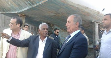 بالصور..محافظ البحر الأحمر يتفقد أعمال التطوير بميناء الغردقة السياحى